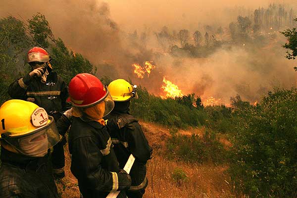 Incendios arrasan miles de hectáreas en Chile