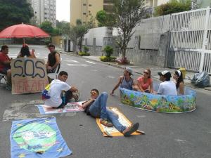 Así “celebran” carnaval en Macaracuay (Fotos)