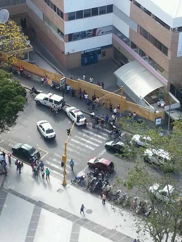 Por esto es que se protesta: Dos delincuentes detenidos con granadas en intento de robo a joyería