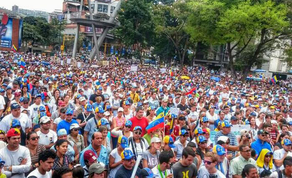 Venezolanos se concentran en varias ciudades para esperar regreso de Guaidó #4Mar