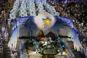 Meteoro, Un águila y 14 fotos de las mejores carrozas del carnaval de Brasil 2014
