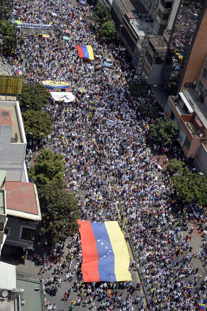 Miles de venezolanos marcharon contra la injerencia cubana este 16M (Fotos)