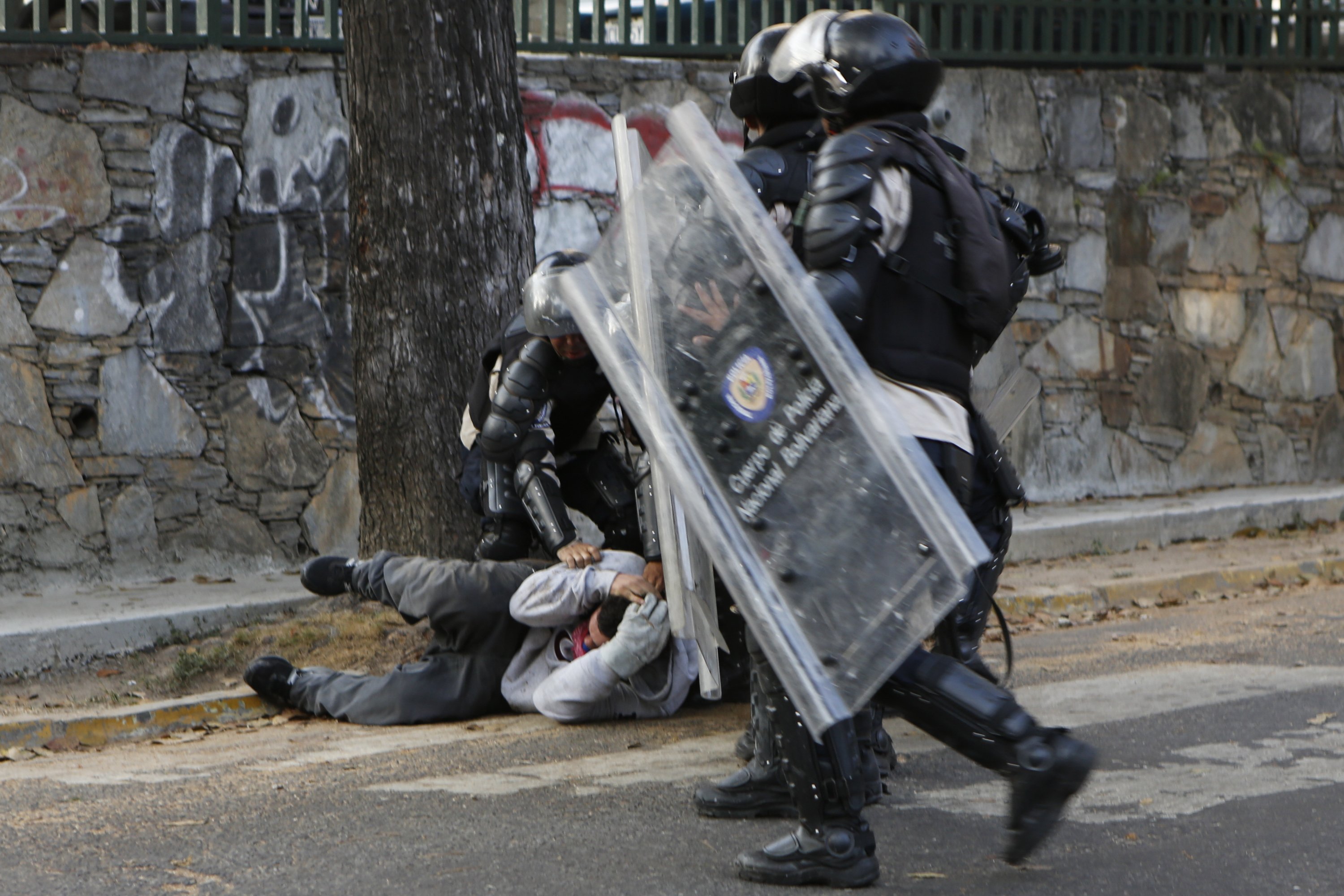 Foro Penal: El único diálogo es rechazar violación a los DDHH y condenar a responsables