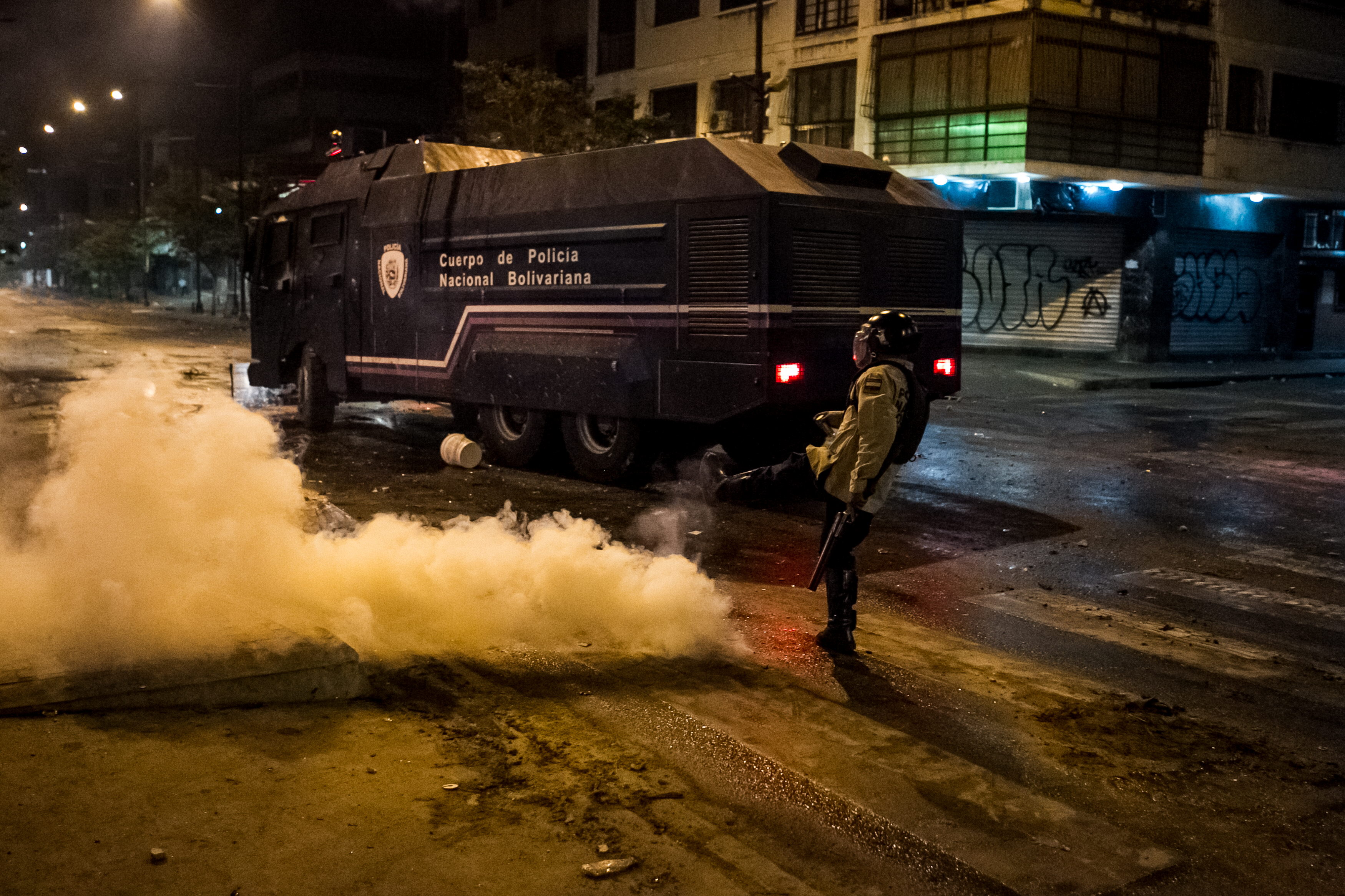 Sigue la guerra contra Chacao: Lacrimógenas y represión de la PNB a la orden del día (Fotos + Video)