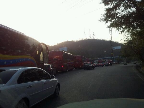 En Valencia, Reportan más de 10 Autobuses saliendo hacia a Caracas (Fotos)