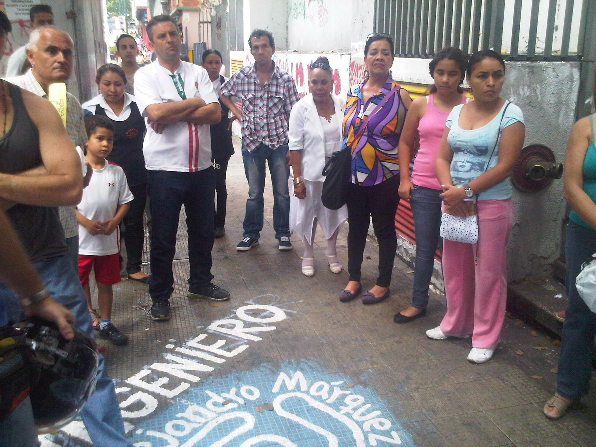 Colectivos destruyen silueta de Alejandro Márquez pero comunidad la restaura (Fotos)