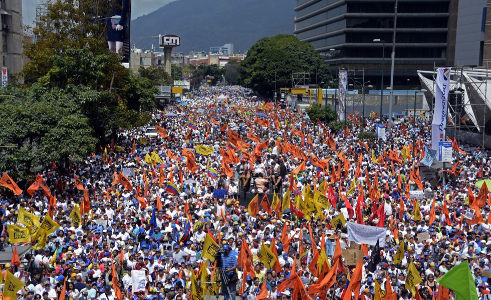 Pueblo vs tanqueta: Así impidió la fuerza pública una marcha pacífica (Foto)