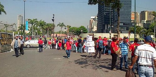 Oficialistas pasan por Ciudad Banesco (Fotos)