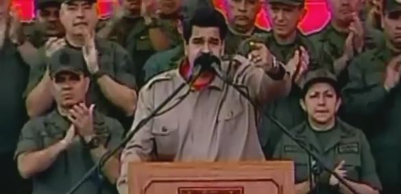 Maduro autoriza a las Fuerzas Armadas a iniciar el combate en Twitter (Video)