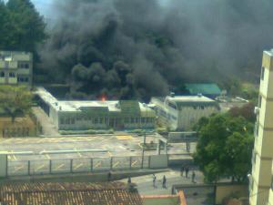 Reportan incendio en instalaciones de la Unefa en San Cristóbal (Fotos)