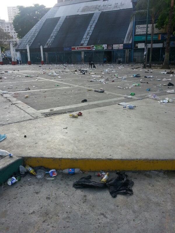 En estado vergonzoso quedó Caricuao tras Concierto por la Paz (Foto)