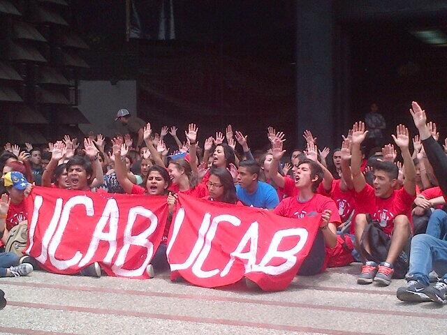 Estudiantes de la Ucab piden ante la Fiscalía liberación de manifestantes detenidos