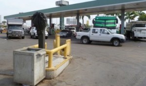 Gasolineras operan con “servicios deficientes”