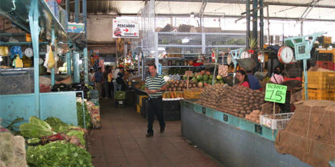 Cebolla y ají ponen a llorar a compradores