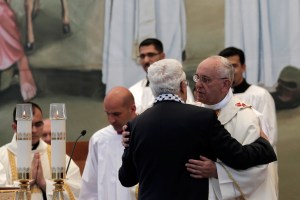 El papa invita a Peres y a Abas al Vaticano para rezar por la paz