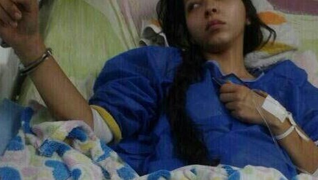 Deciden retirar esposas a estudiante en cama del Hospital Central de Táchira