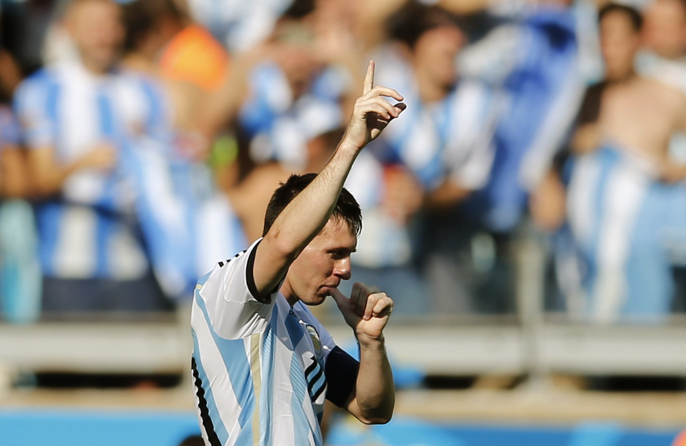Messi cumple 27 años en plena caza del Mundial