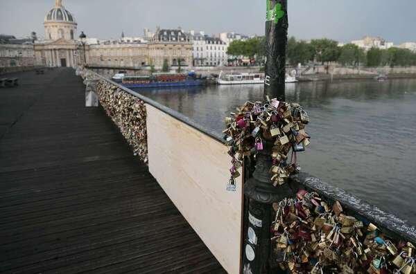 Colapsó la famosa reja con “Candados del Amor” en París (Foto)