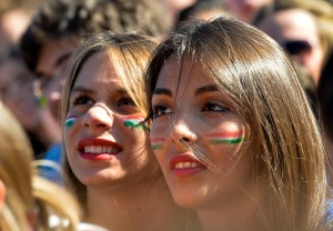 Por el Italia – Costa Rica se soltaron las fans más bonitas (FOTOS)