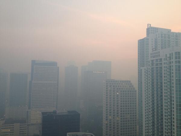 Miami amaneció cubierta de humo por incendio forestal