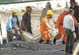 Al menos dos muertos deja accidente en mina de carbón en Colombia