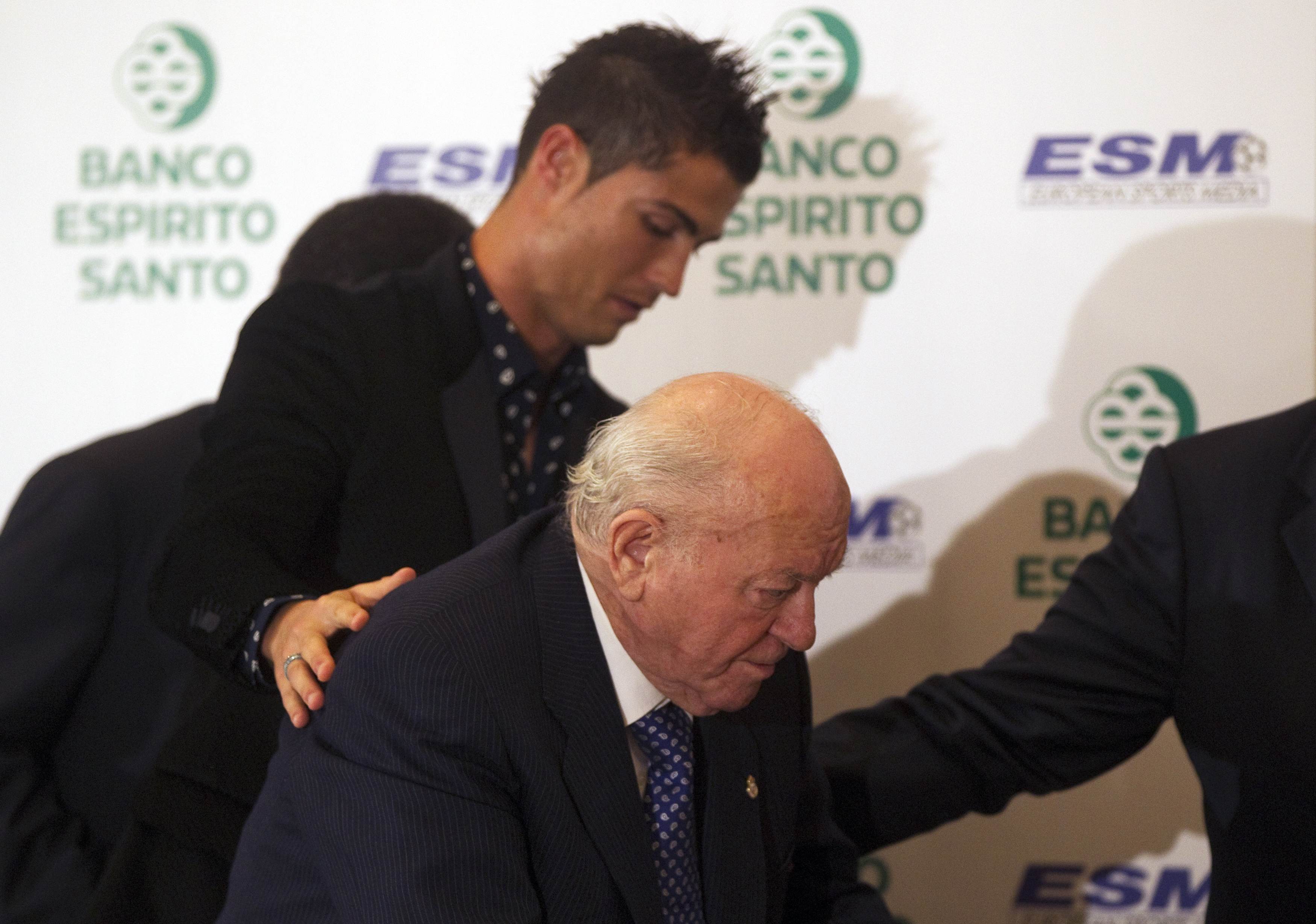 Así reseñó la prensa española, la muerte de la “leyenda del Fútbol” (Fotos)
