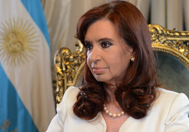 Argentina desconoce default y ataca a EEUU