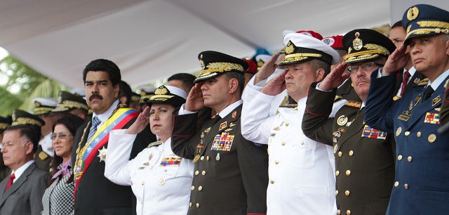Maduro anuncia que comprará más armas  “para defender los mares de la patria”