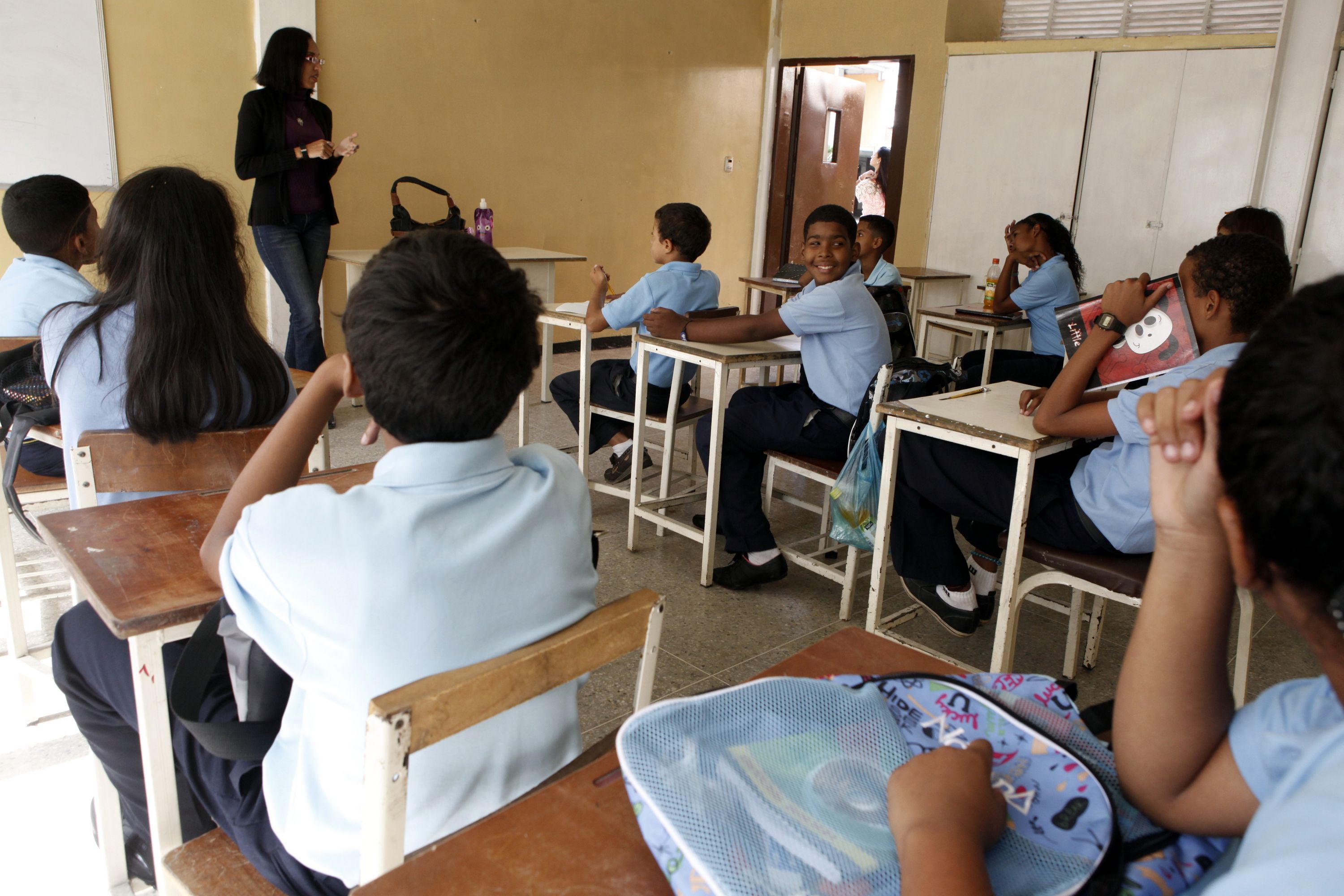 Unos 50 docentes emigran a diario de Venezuela