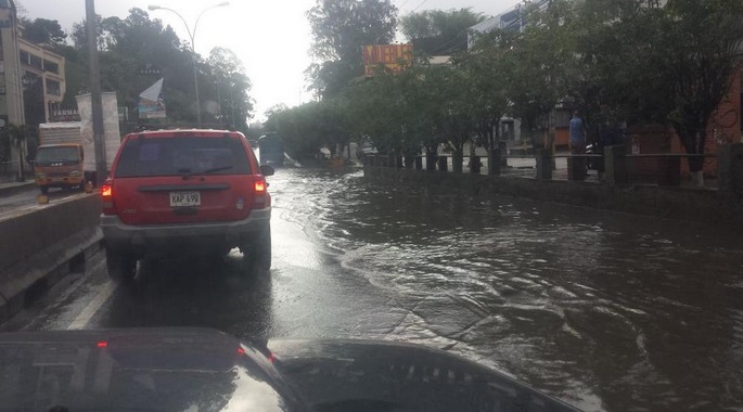 Laguna genera cola en recta de Las Minas en la Panamericana (Fotos)