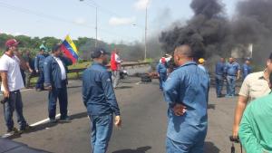 Sidoristas continúan cerrando calles exigiendo sus derechos laborales (Foto)
