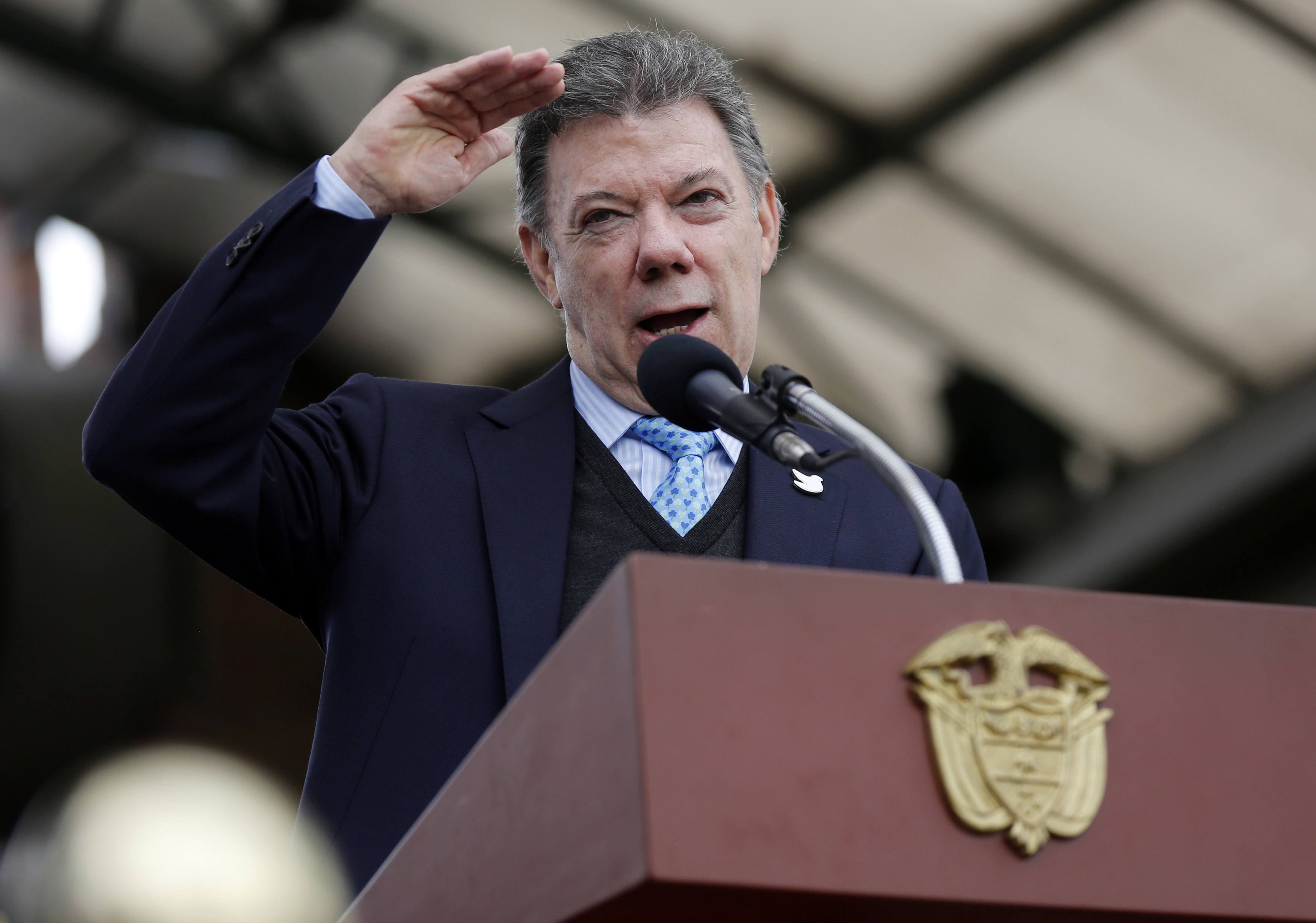 Santos anuncia creación de comisión de cese al fuego integrada por militares