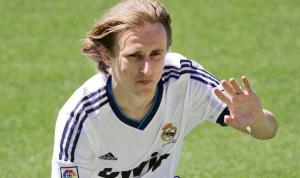 Modric reanuda el entrenamiento colectivo con el Real Madrid