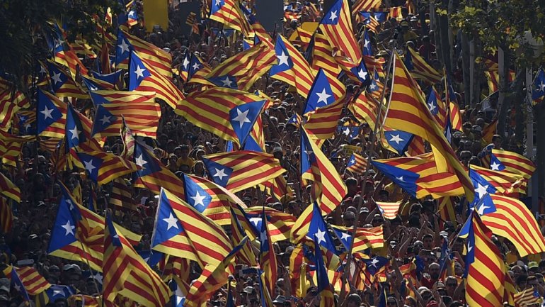 Justicia española suspendió consulta popular para independencia de Cataluña