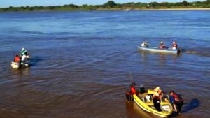 Rescatan cinco cadáveres de naufragio en Paraguay