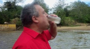 Eulogio del Pino, el hombre que bebió del río Guarapiche tras el derrame petrolero
