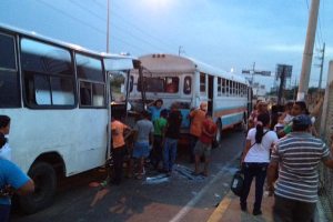 Choque entre dos autobuses deja 19 heridos en Maracaibo