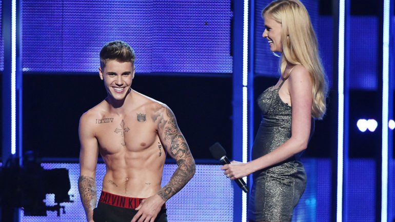 @justinbieber y su “striptease” en el Fashion Rocks