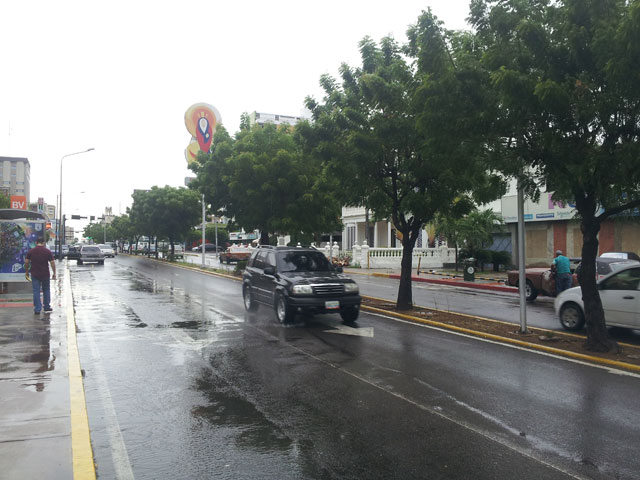 Alcaldía de Maracaibo atiende sectores afectados por las lluvias