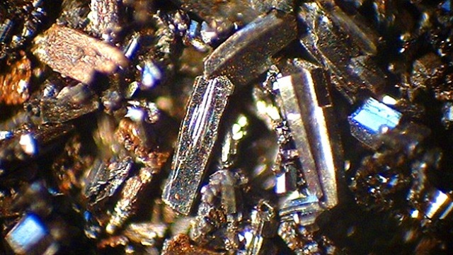 Científicos crean material más fuerte que el diamante