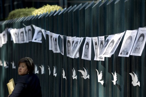 Padres de estudiantes desaparecidos reclaman a Peña Nieto