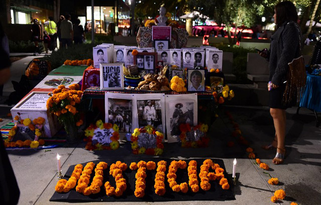Padres de estudiantes desparecidos en México tomarán embajadas