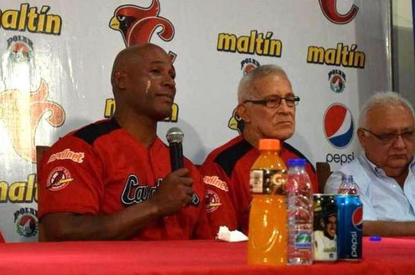 Video: Entre lágrimas Robert Pérez anuncia su retiro de la Lvbp