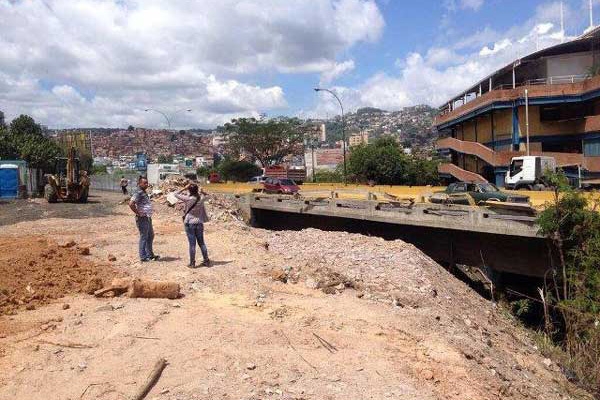 Cierran sábado y domingo tramo de la autopista Francisco Fajardo