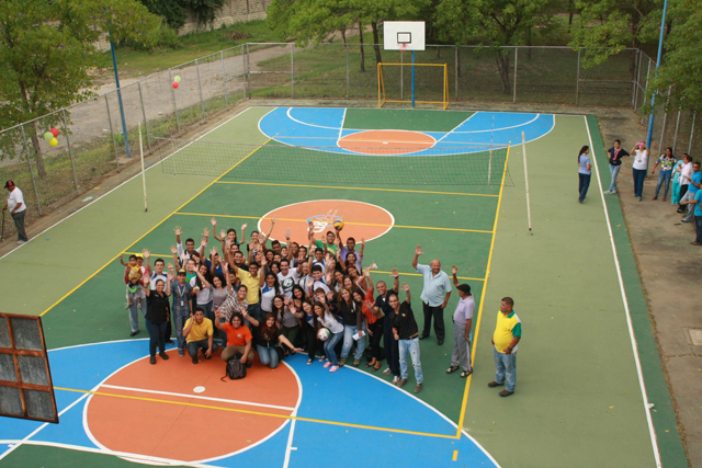 Richard Mardo reinauguró cancha deportiva en la UC (Fotos)