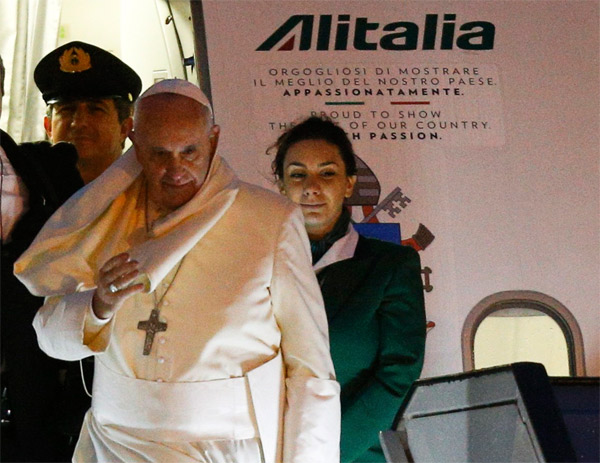 El Papa abandonó Estambul tras tres días de visita en Turquía