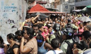 Venta de leche y lavaplatos generó otro caos en Puerto La Cruz (Fotos)