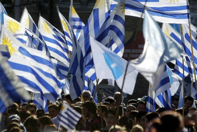 Uruguayos elegirán en segunda vuelta a su presidente en medio de una alerta meteorológica