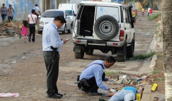 Policía Nacional es asesinado por bailar con una mujer