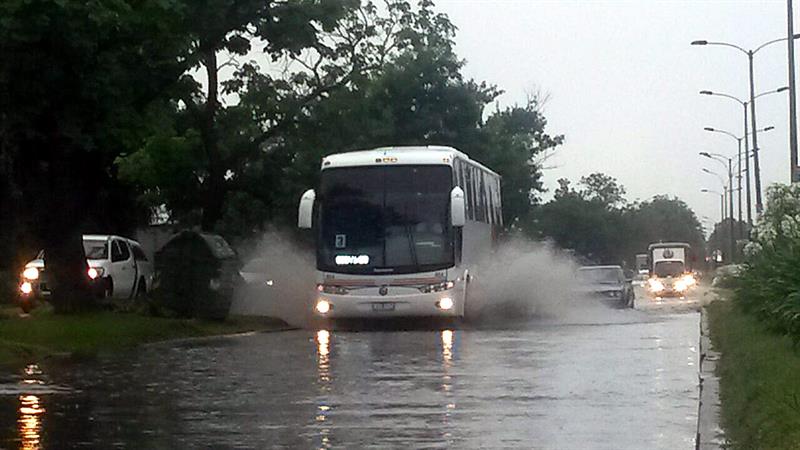 En alerta amarilla se mantiene Uruguay por fuertes lluvias y tormentas